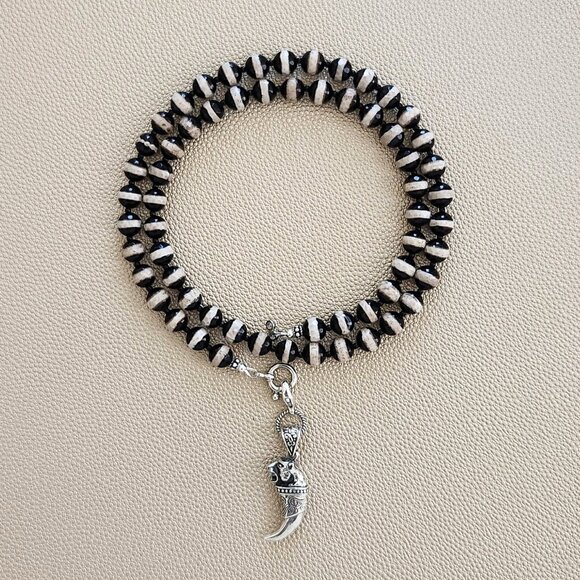 STRIPED TIBETAN AGATE NECKLACE W/ 925 SILVER TIGER CLAW PENDANT--24" - Picture 1 of 4